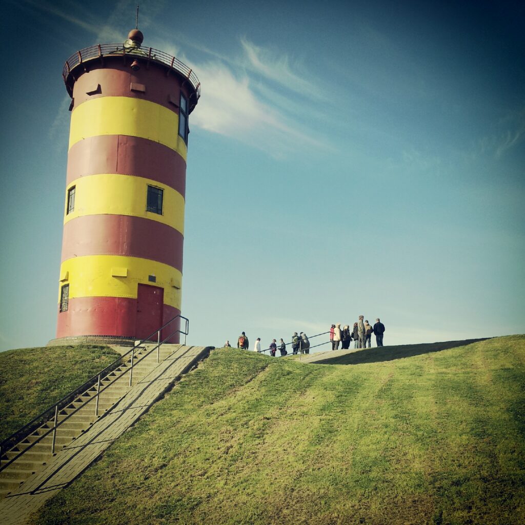 Mehr über den Artikel erfahren Leuchtturm Pilsum in Ostfriesland